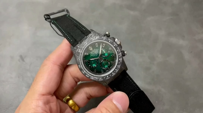 rolex cosmograph daytona diw carbon fiber green dial 40mm men's2 rolex cosmograph daytona diw carbon fiber green dial 40mm men's2