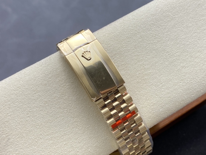 rolex sky dweller m336938 0004 yellow gold champagne dial 42mm9 rolex sky dweller m336938 0004 yellow gold champagne dial 42mm9