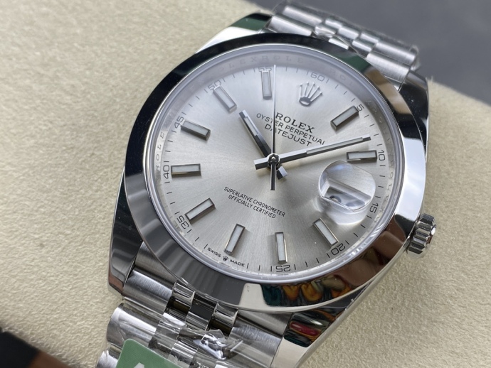 rolex datejust 41mm m126300 0004 silver stick dial oystersteel case domed bezel4 rolex datejust 41mm m126300 0004 silver stick dial oystersteel case domed bezel4