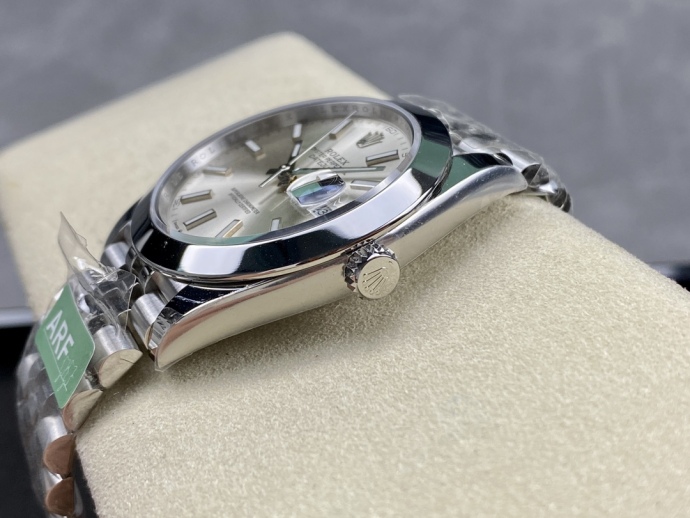 rolex datejust 41mm m126300 0004 silver stick dial oystersteel case domed bezel7 rolex datejust 41mm m126300 0004 silver stick dial oystersteel case domed bezel7