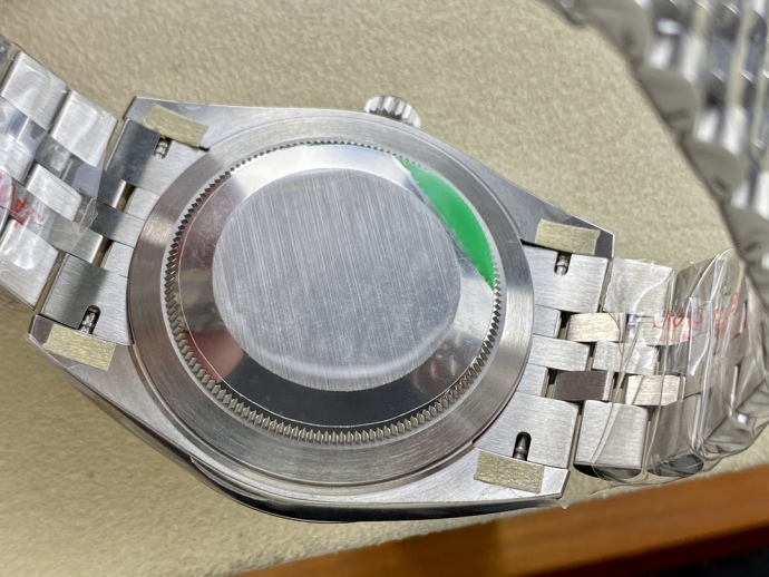 rolex datejust 41mm m126300 0004 silver stick dial oystersteel case domed bezel8 rolex datejust 41mm m126300 0004 silver stick dial oystersteel case domed bezel8